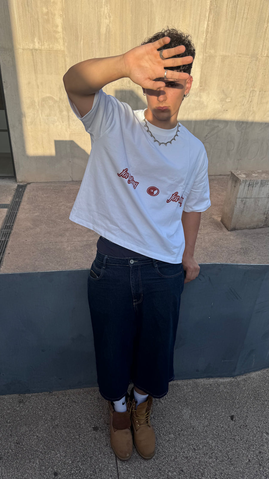 "LIFTING IS BETTER THAN SEX" TEE — modelo